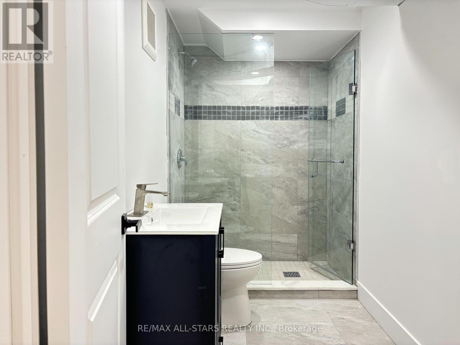 B - 1678 Metro Road, Georgina, Ontario  L0E 1S0 - Photo 10 - N12433732