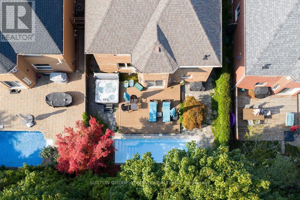 40 Joshua Court, Vaughan, Ontario  L4J 8B6 - Photo 3 - N12395794