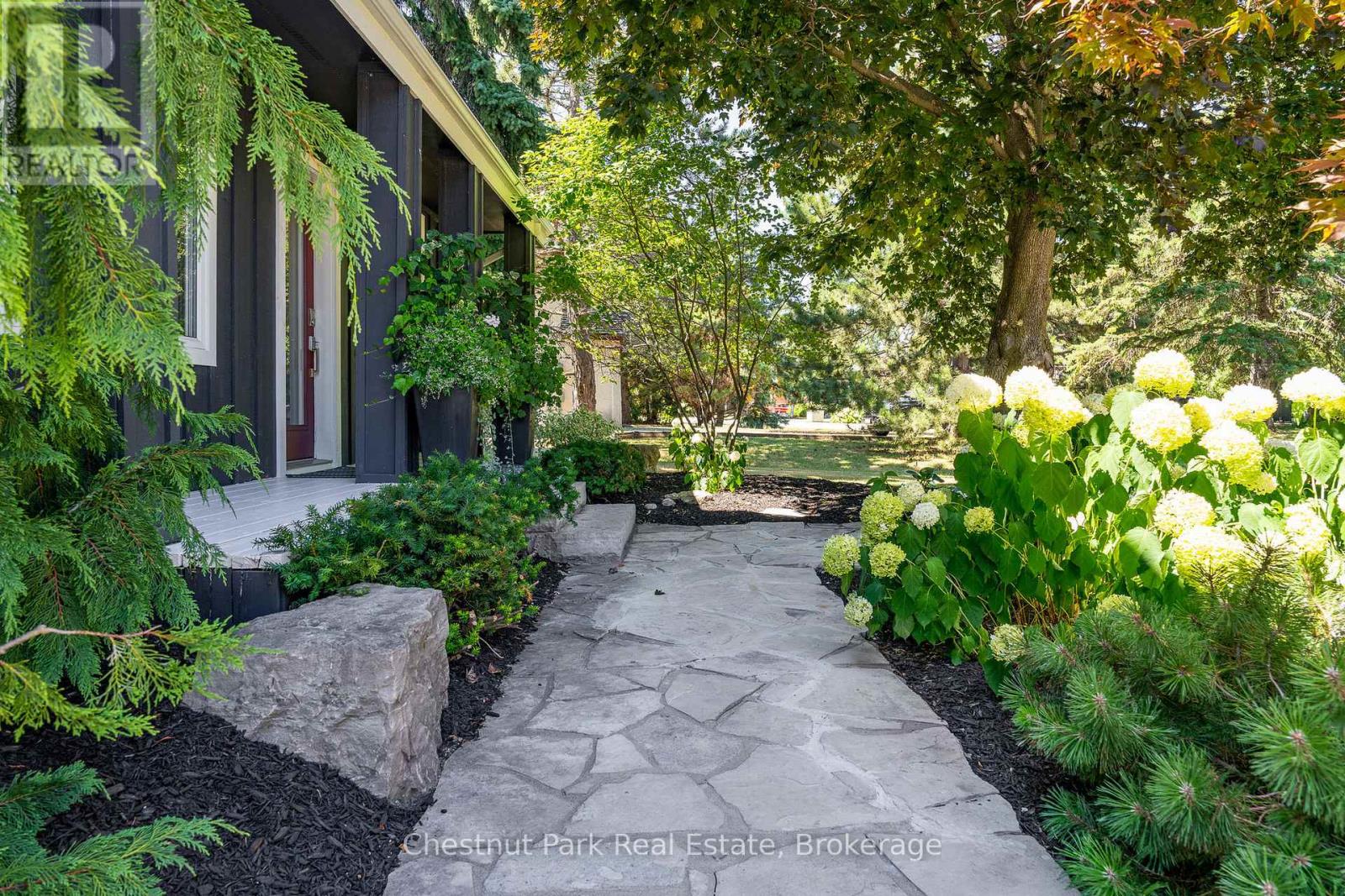133 Carmichael Crescent, Blue Mountains, Ontario  L9Y 0R2 - Photo 6 - X12374940