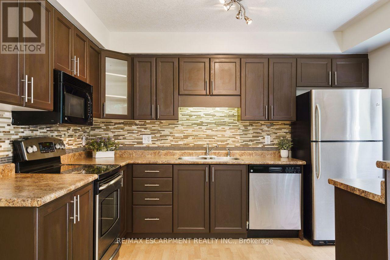 P87 - 175 David Bergey Drive, Kitchener, Ontario  N2E 4H6 - Photo 8 - X12437950