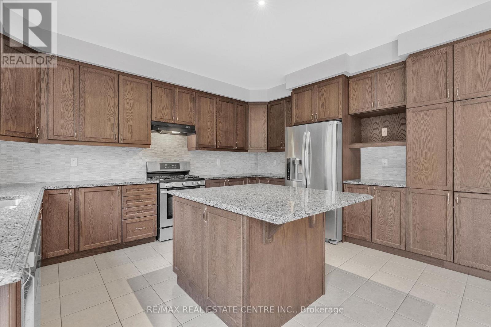 260 Shady Glen Crescent, Kitchener, Ontario  N2R 0J9 - Photo 14 - X12437960