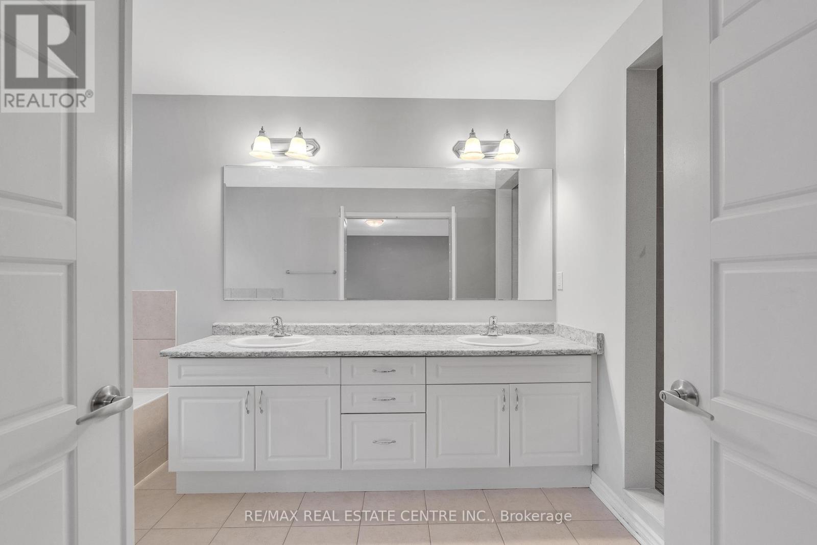 260 Shady Glen Crescent, Kitchener, Ontario  N2R 0J9 - Photo 38 - X12437960