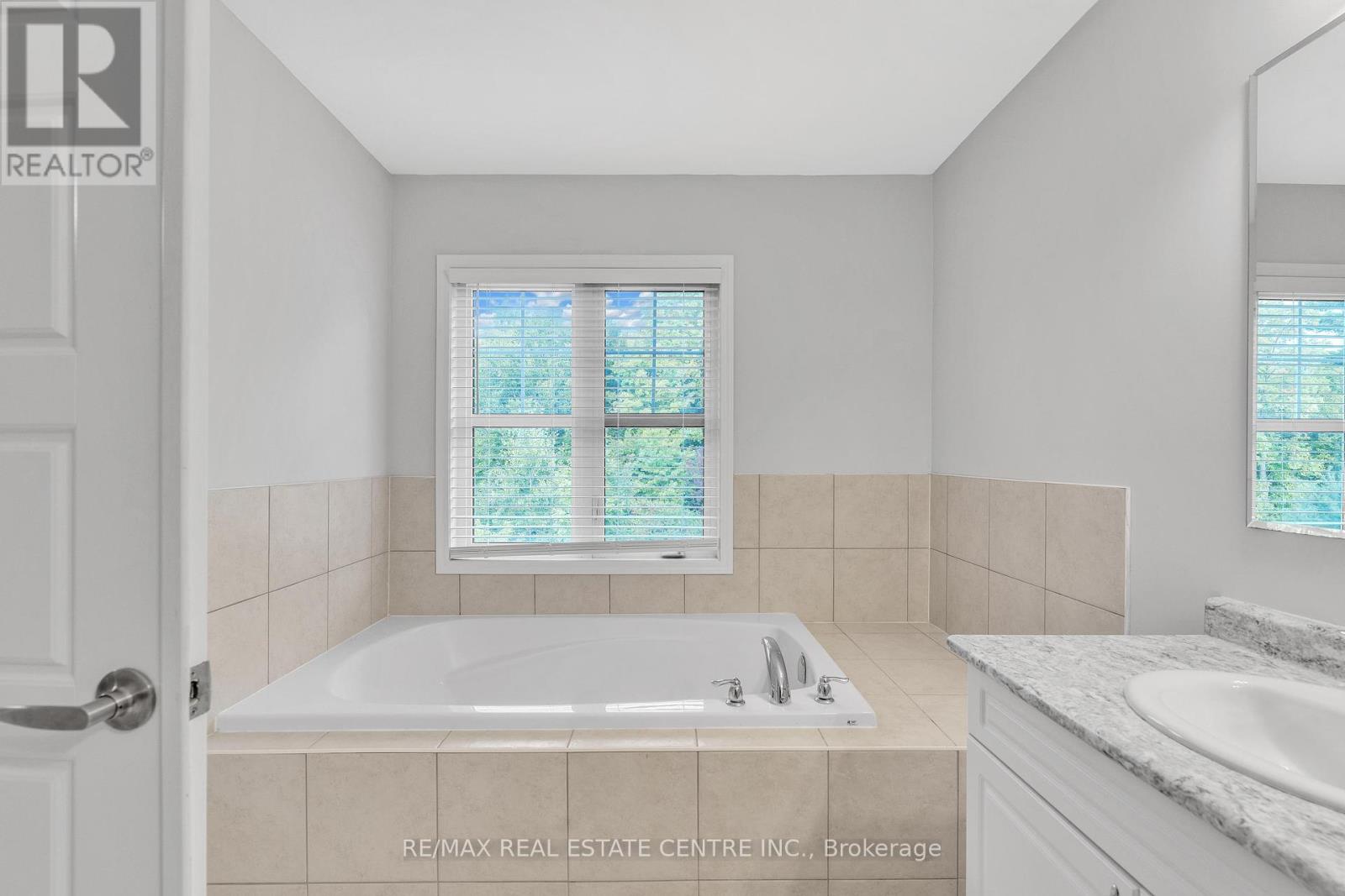 260 Shady Glen Crescent, Kitchener, Ontario  N2R 0J9 - Photo 39 - X12437960