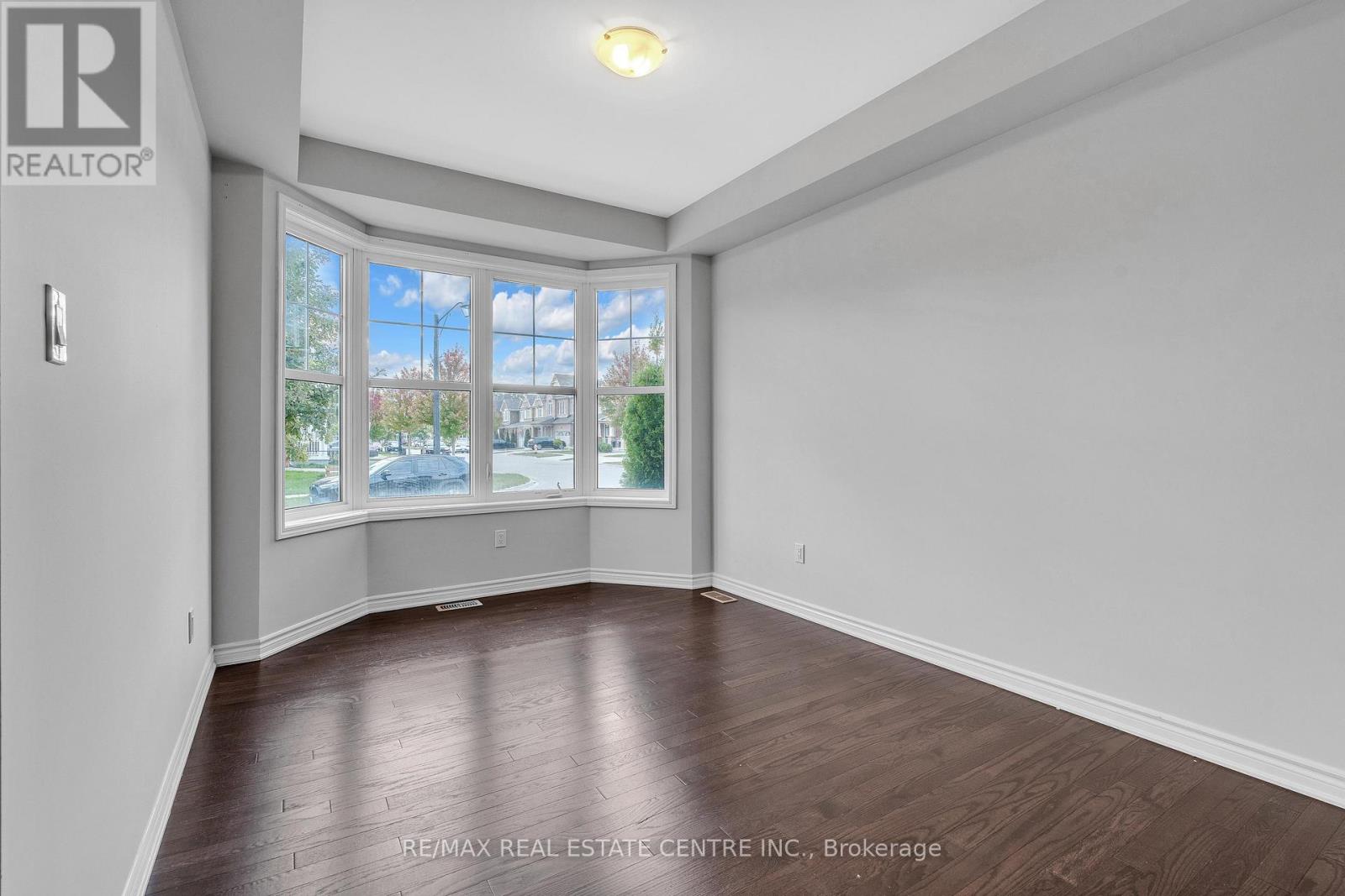 260 Shady Glen Crescent, Kitchener, Ontario  N2R 0J9 - Photo 8 - X12437960