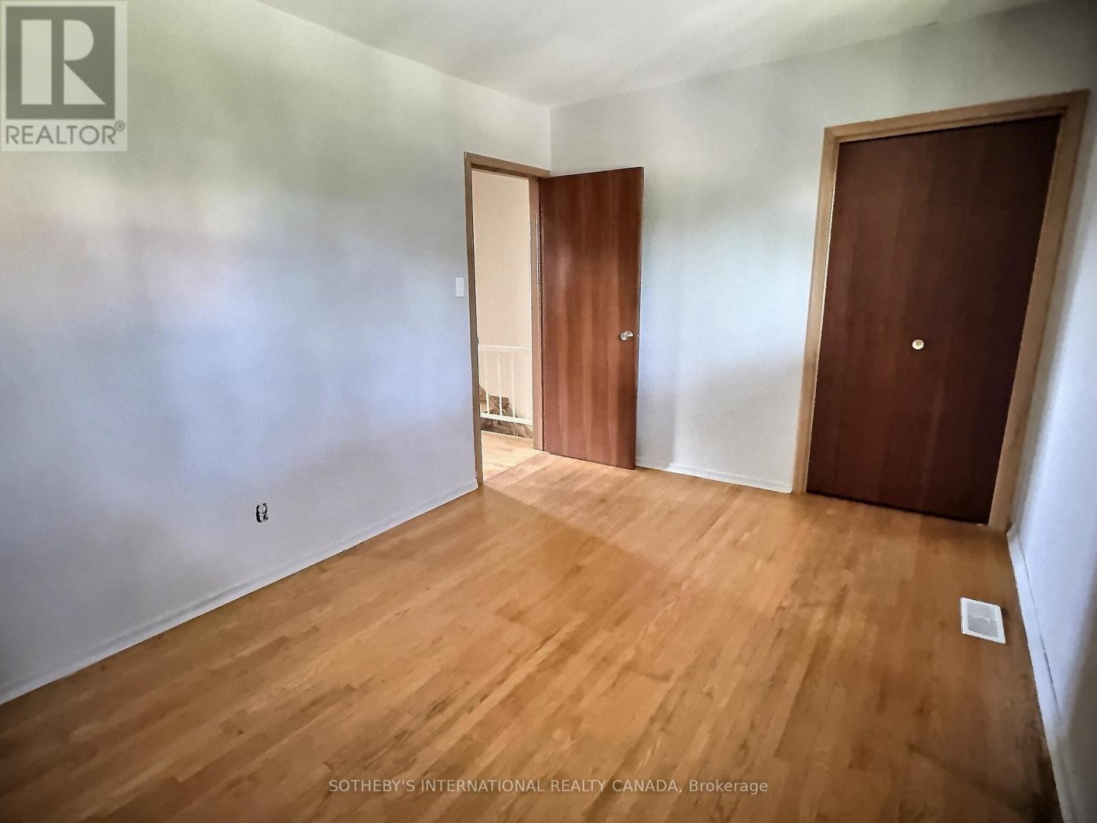27 Hilltop Drive, Cambridge, Ontario  N1R 1S8 - Photo 11 - X12438007