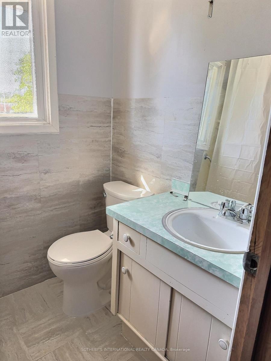 27 Hilltop Drive, Cambridge, Ontario  N1R 1S8 - Photo 12 - X12438007