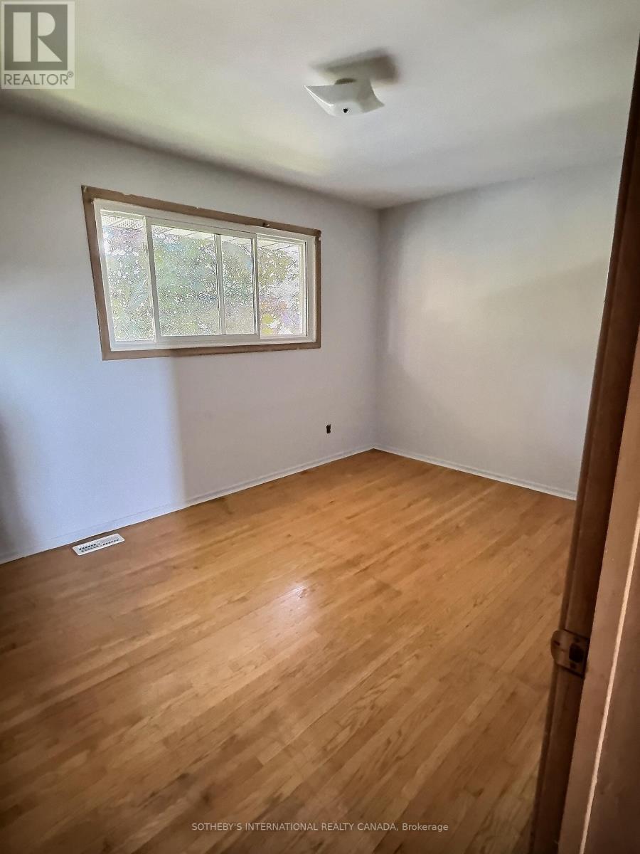27 Hilltop Drive, Cambridge, Ontario  N1R 1S8 - Photo 13 - X12438007