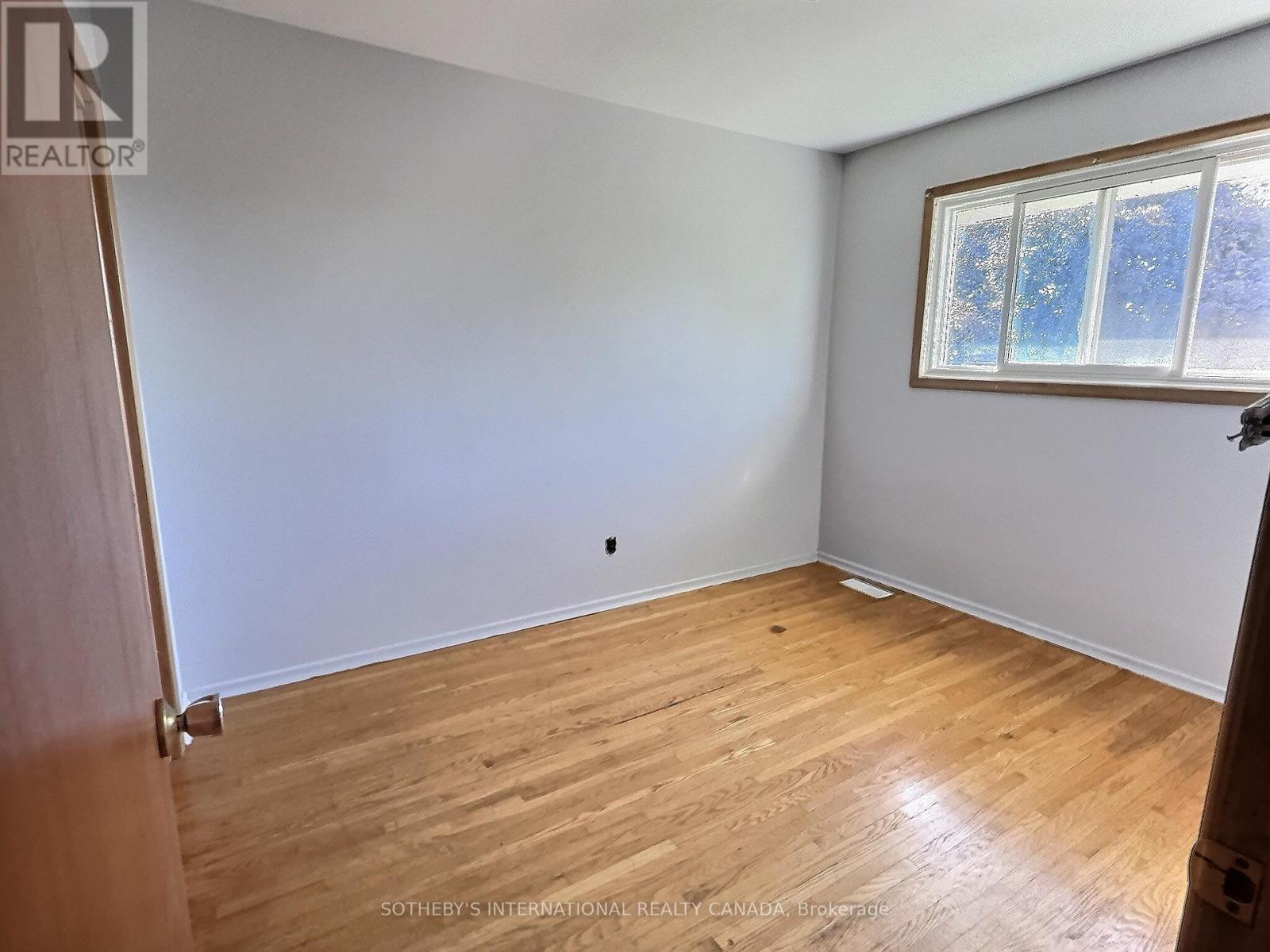 27 Hilltop Drive, Cambridge, Ontario  N1R 1S8 - Photo 9 - X12438007