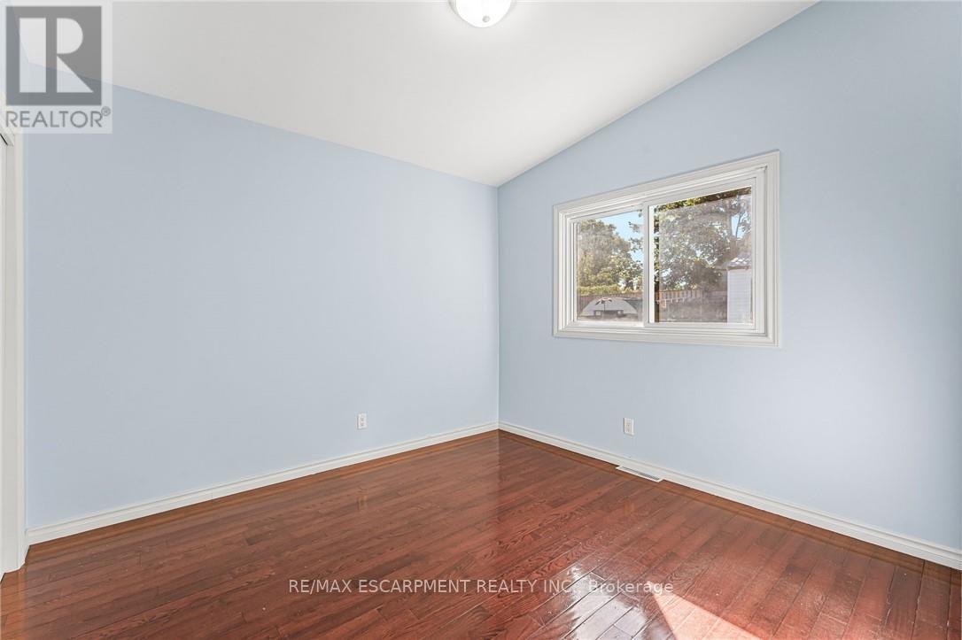 6122 Mayfair Drive, Niagara Falls, Ontario  L2J 1W1 - Photo 16 - X12438008