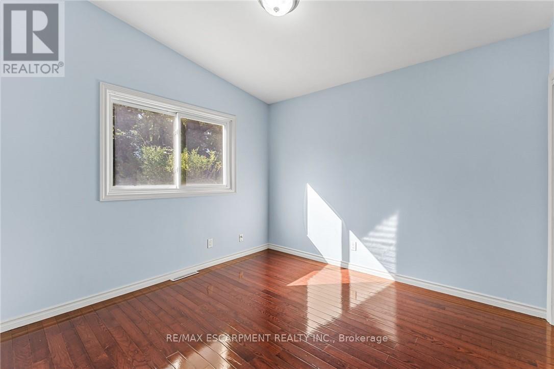 6122 Mayfair Drive, Niagara Falls, Ontario  L2J 1W1 - Photo 18 - X12438008