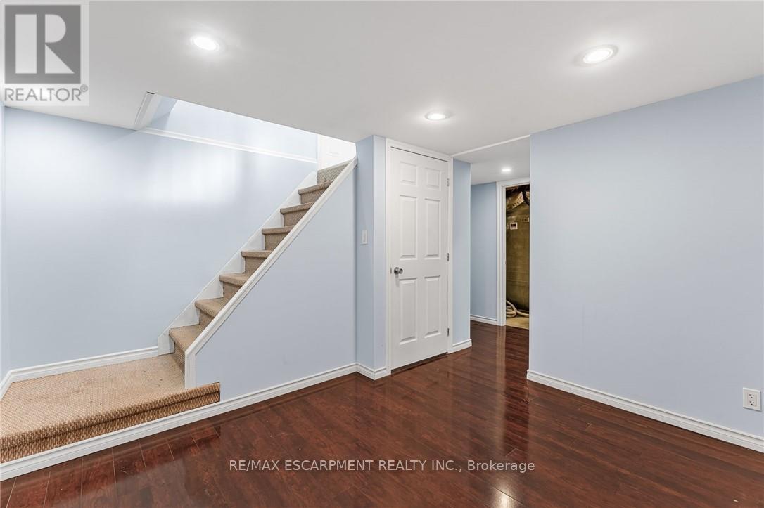 6122 Mayfair Drive, Niagara Falls, Ontario  L2J 1W1 - Photo 19 - X12438008