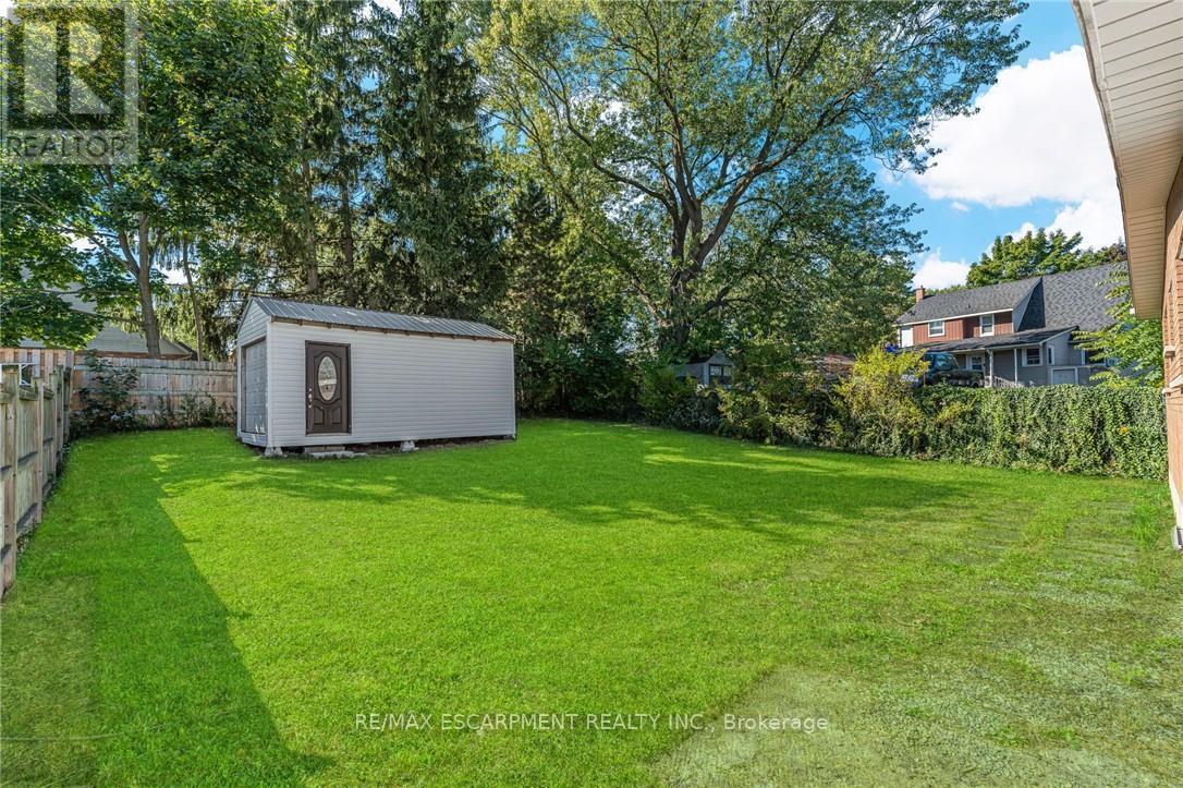 6122 Mayfair Drive, Niagara Falls, Ontario  L2J 1W1 - Photo 2 - X12438008