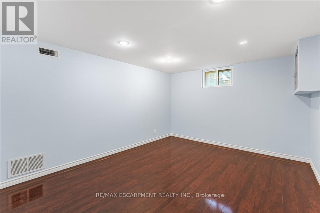 6122 Mayfair Drive, Niagara Falls, Ontario  L2J 1W1 - Photo 20 - X12438008