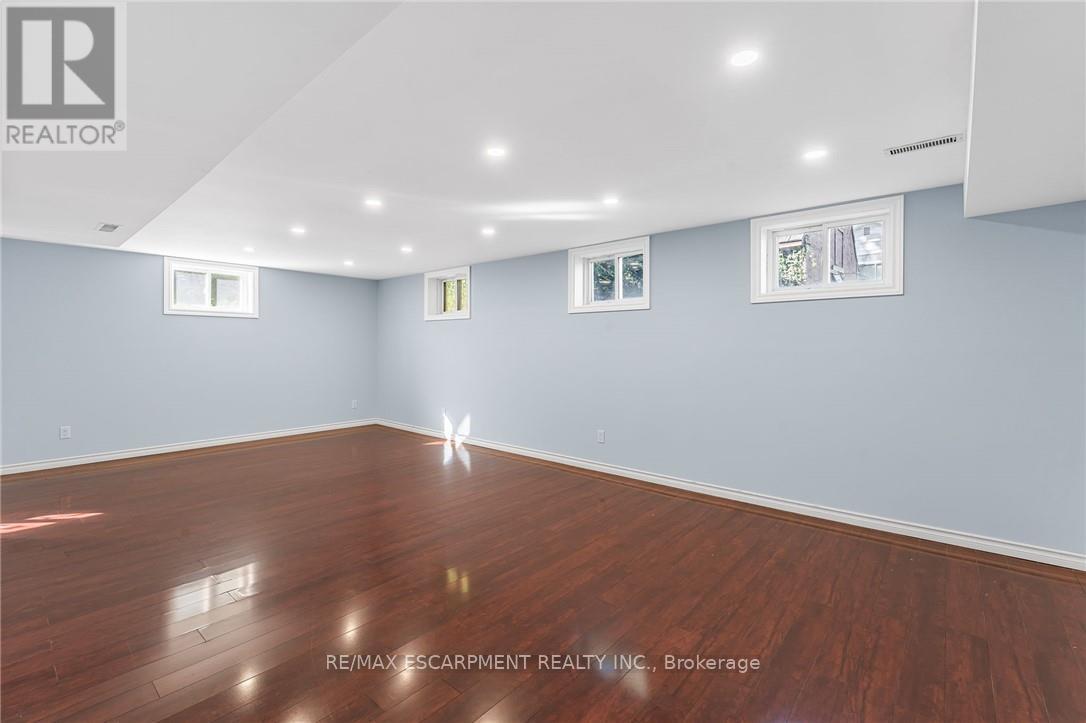 6122 Mayfair Drive, Niagara Falls, Ontario  L2J 1W1 - Photo 25 - X12438008