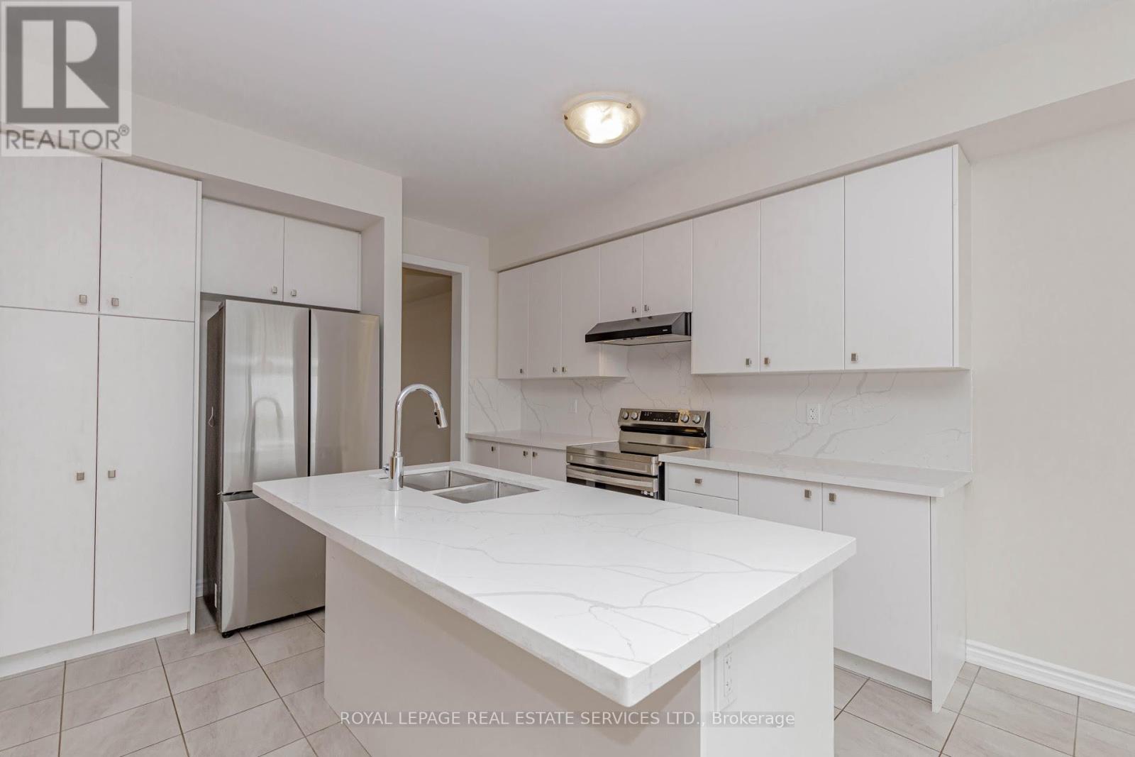 96 Explorer Way W, Thorold, Ontario  L2V 0K3 - Photo 7 - X12438059