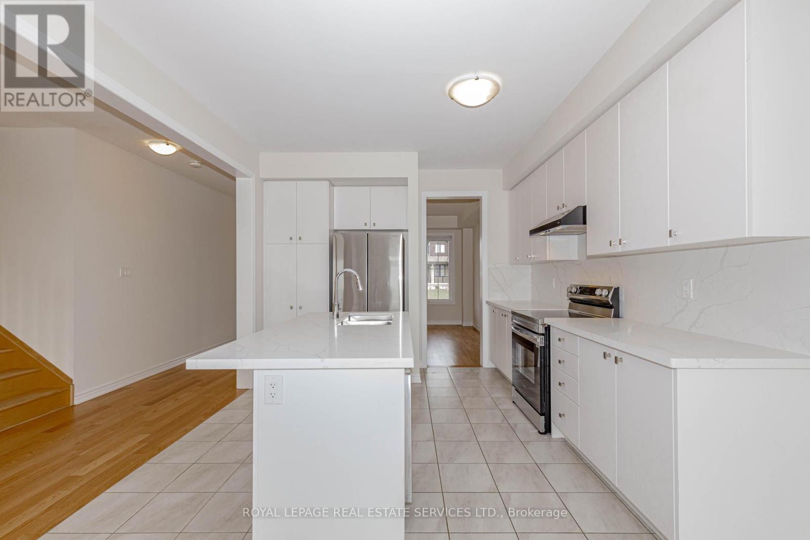 96 Explorer Way W, Thorold, Ontario  L2V 0K3 - Photo 8 - X12438059