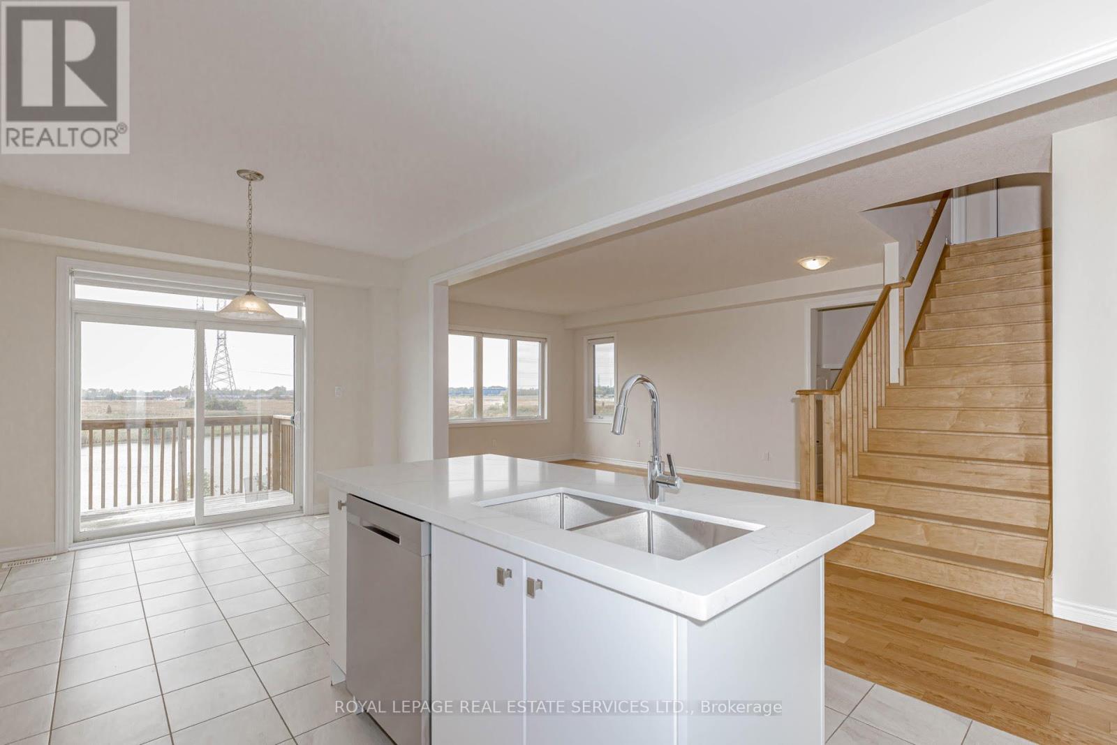 96 Explorer Way W, Thorold, Ontario  L2V 0K3 - Photo 9 - X12438059