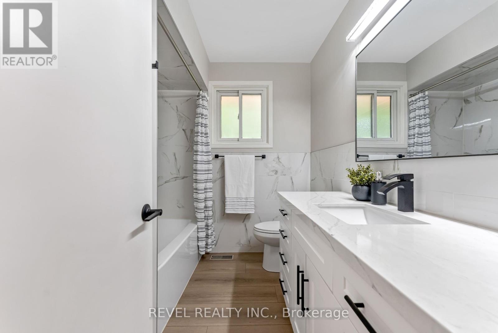 323 Hixon Road, Hamilton, Ontario  L8K 2C8 - Photo 11 - X12438062