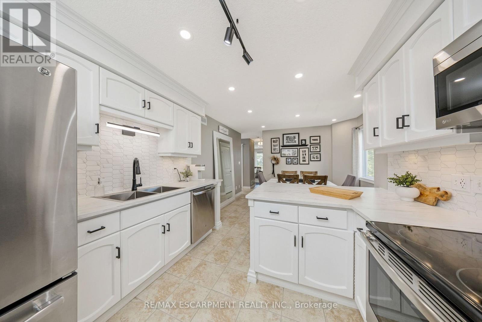197 Carters Lane, Guelph/eramosa, Ontario  N0B 2K0 - Photo 8 - X12438093