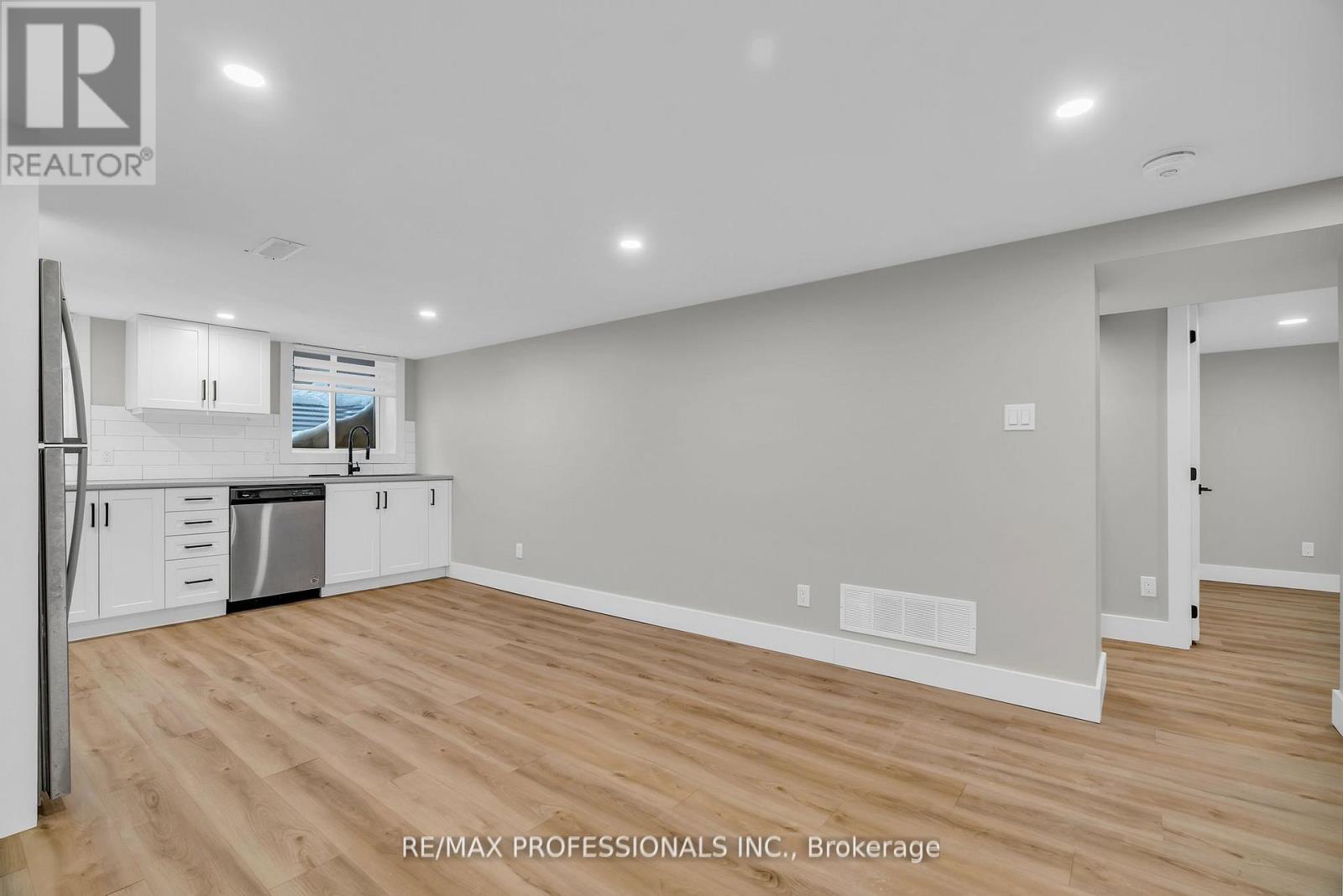 Lower - 139 Byron Avenue, Kitchener, Ontario  N2C 1Z7 - Photo 5 - X12438094
