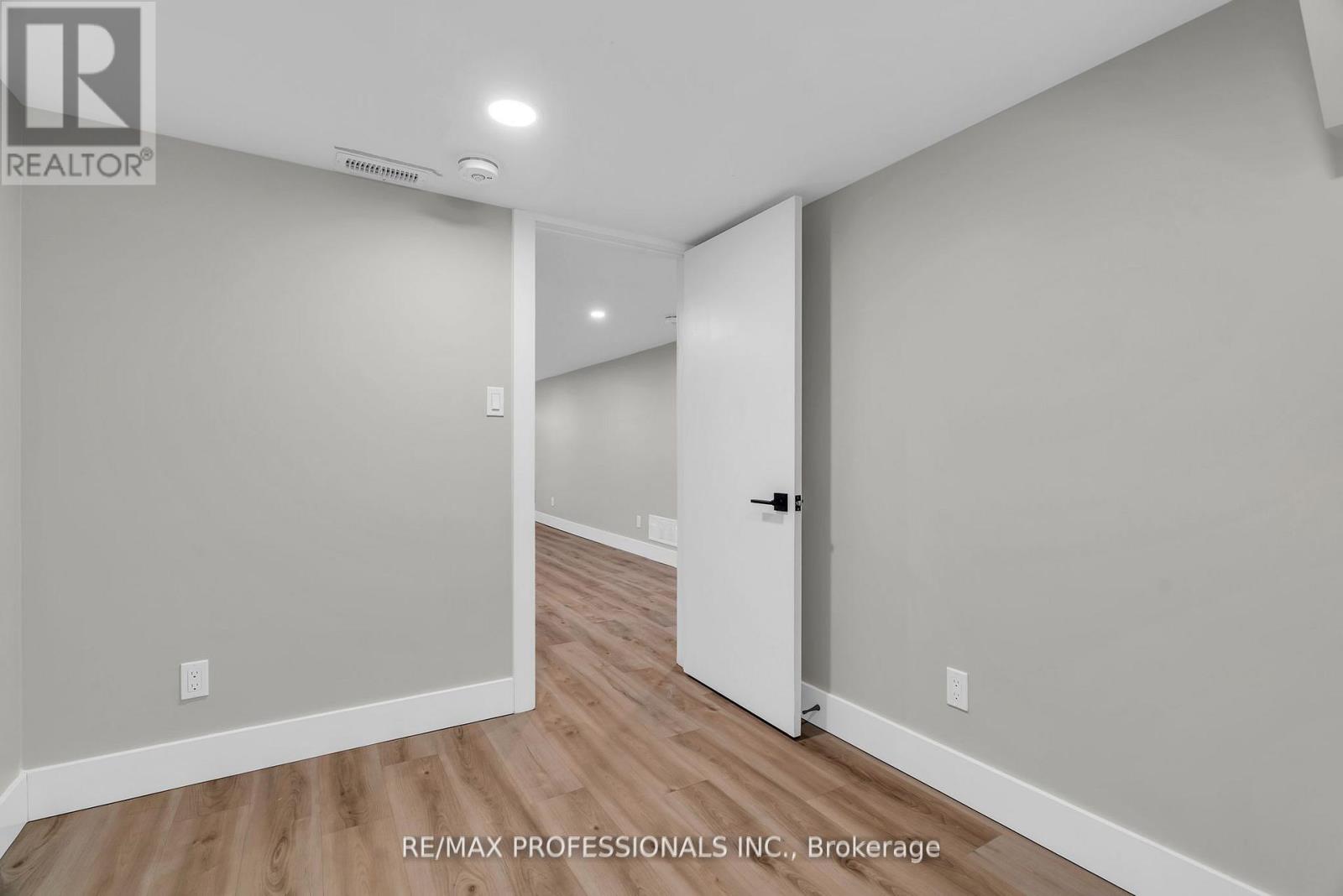 Lower - 139 Byron Avenue, Kitchener, Ontario  N2C 1Z7 - Photo 7 - X12438094