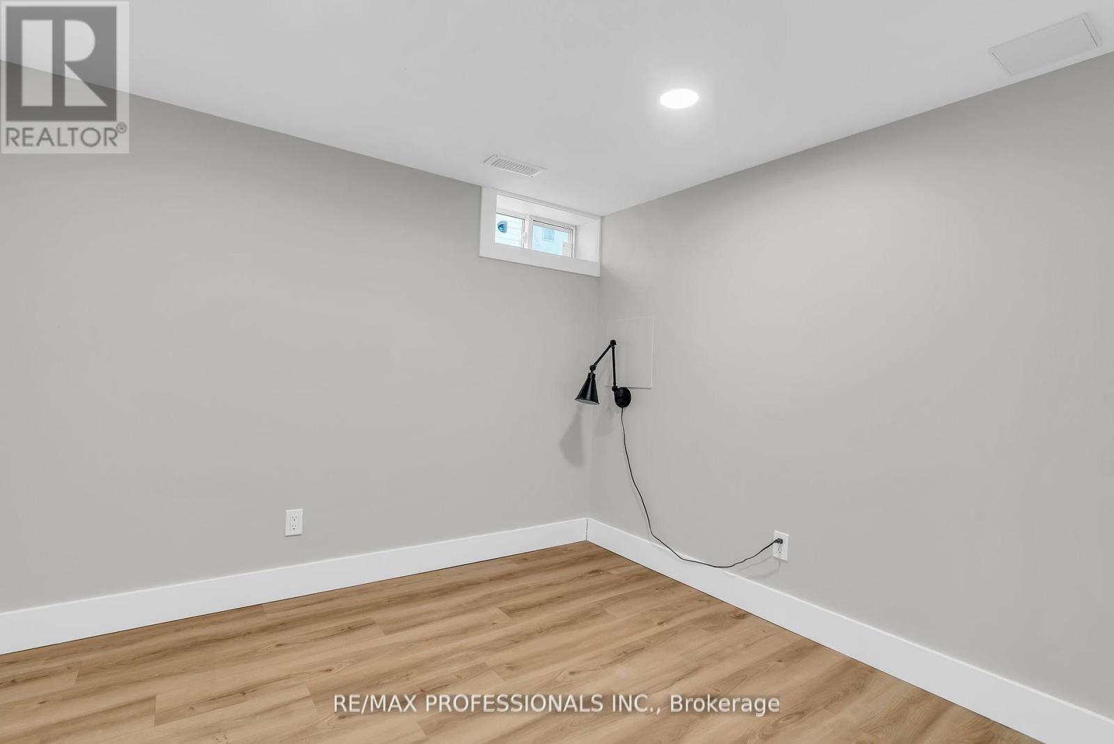 Lower - 139 Byron Avenue, Kitchener, Ontario  N2C 1Z7 - Photo 9 - X12438094