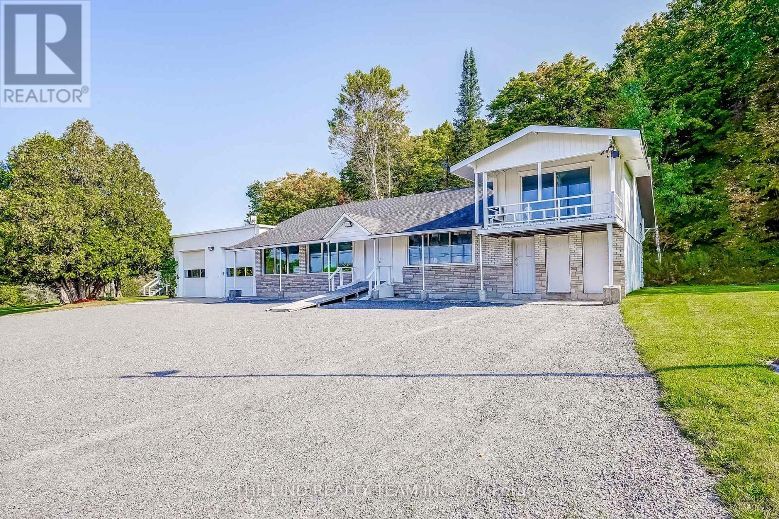 949 Raymond Road, Muskoka Lakes, Ontario  P0B 1M0 - Photo 21 - X12438100