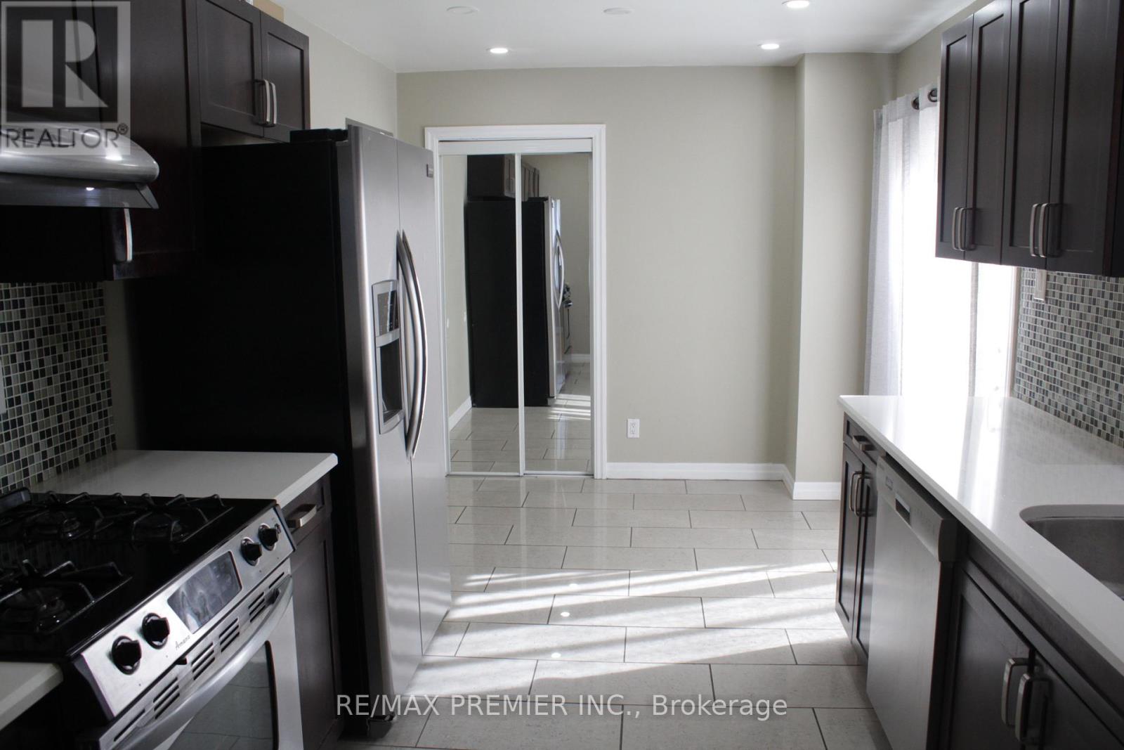 5502 Bourget Drive, Mississauga, Ontario  L5R 3A4 - Photo 11 - W12336477