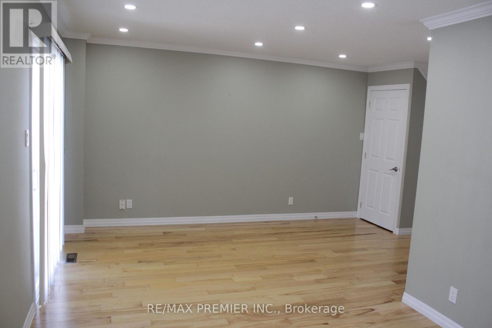5502 Bourget Drive, Mississauga, Ontario  L5R 3A4 - Photo 9 - W12336477