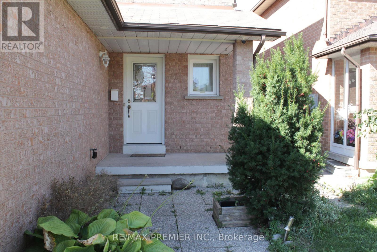 5502 Bourget Drive, Mississauga, Ontario  L5R 3A4 - Photo 7 - W12336477