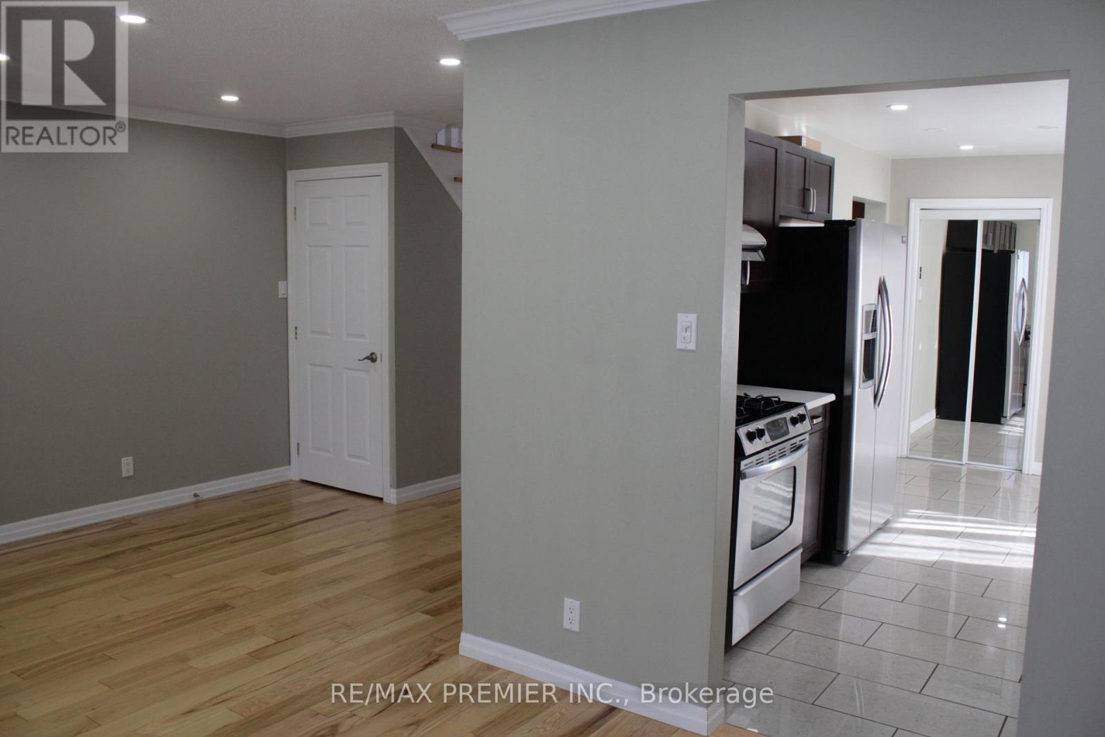 5502 Bourget Drive, Mississauga, Ontario  L5R 3A4 - Photo 10 - W12336477