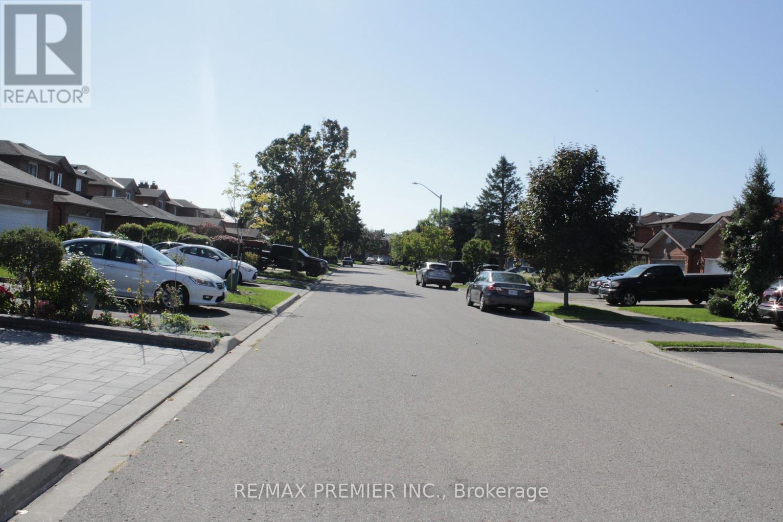 5502 Bourget Drive, Mississauga, Ontario  L5R 3A4 - Photo 4 - W12336477