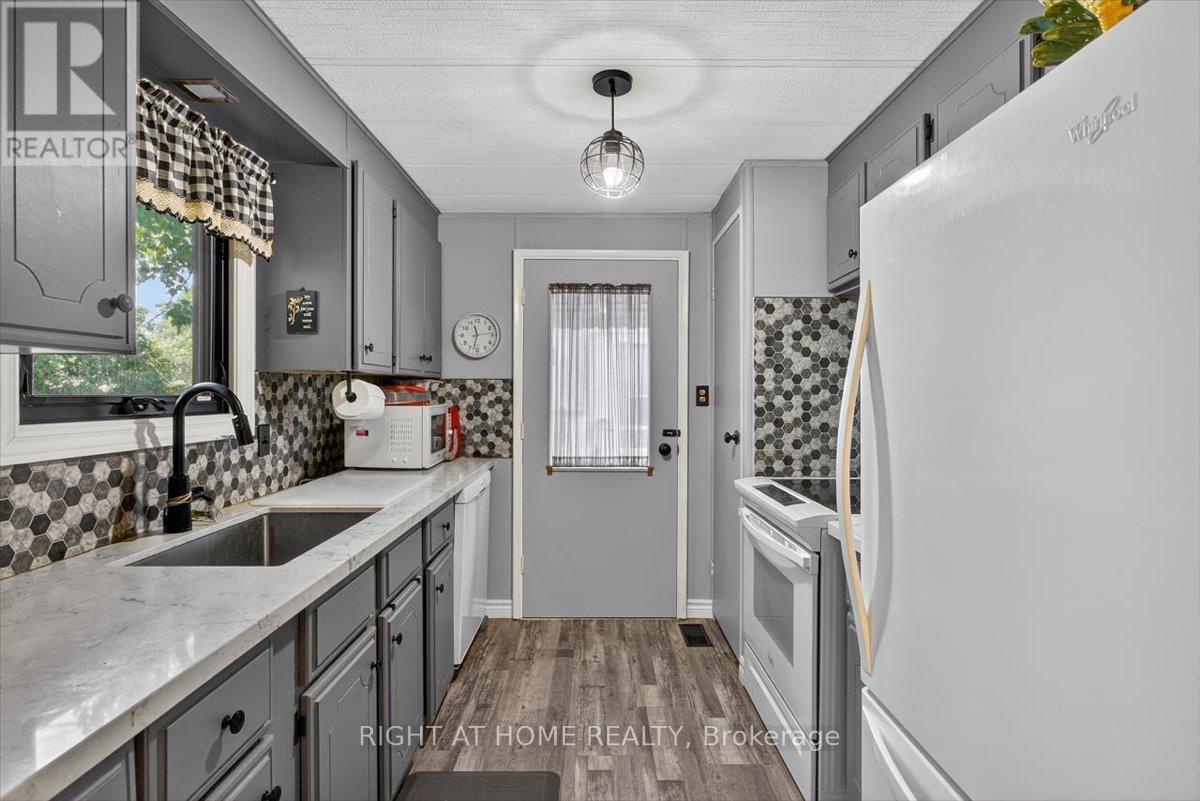45 Linden Lane, Innisfil, Ontario  L9S 1P2 - Photo 8 - N12307847