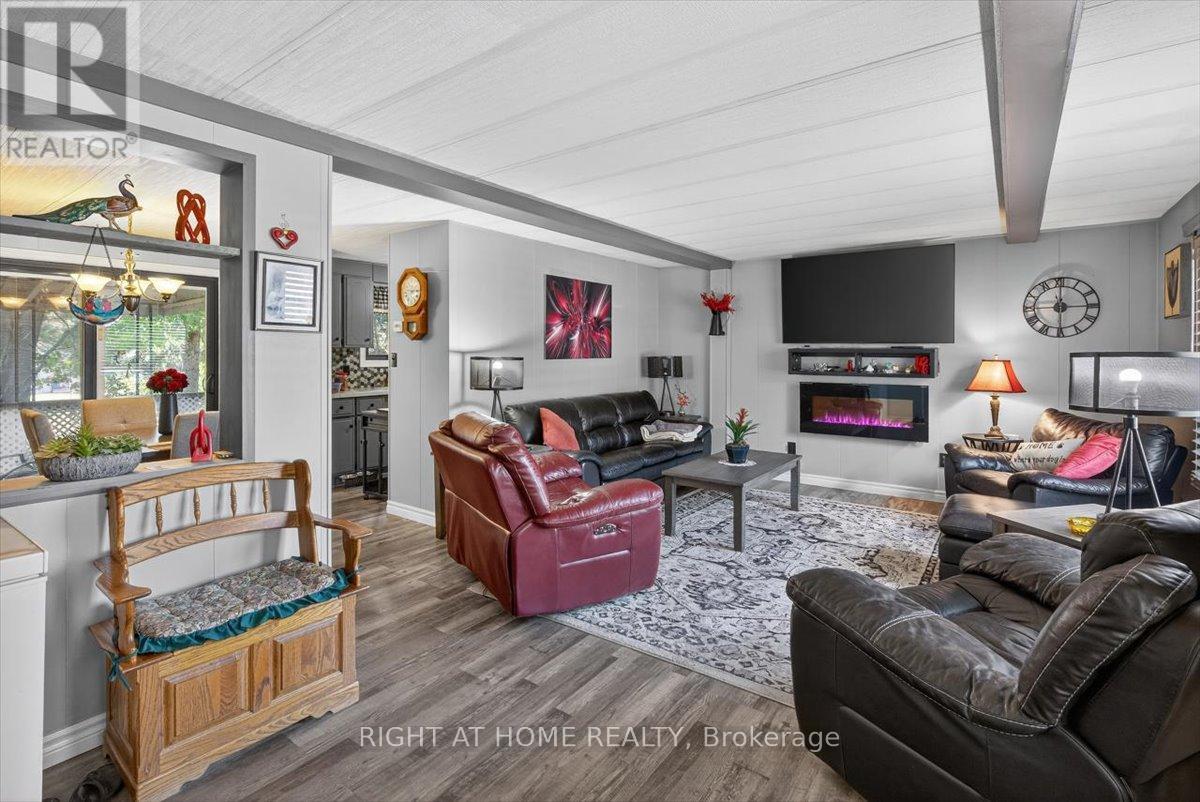 45 Linden Lane, Innisfil, Ontario  L9S 1P2 - Photo 4 - N12307847