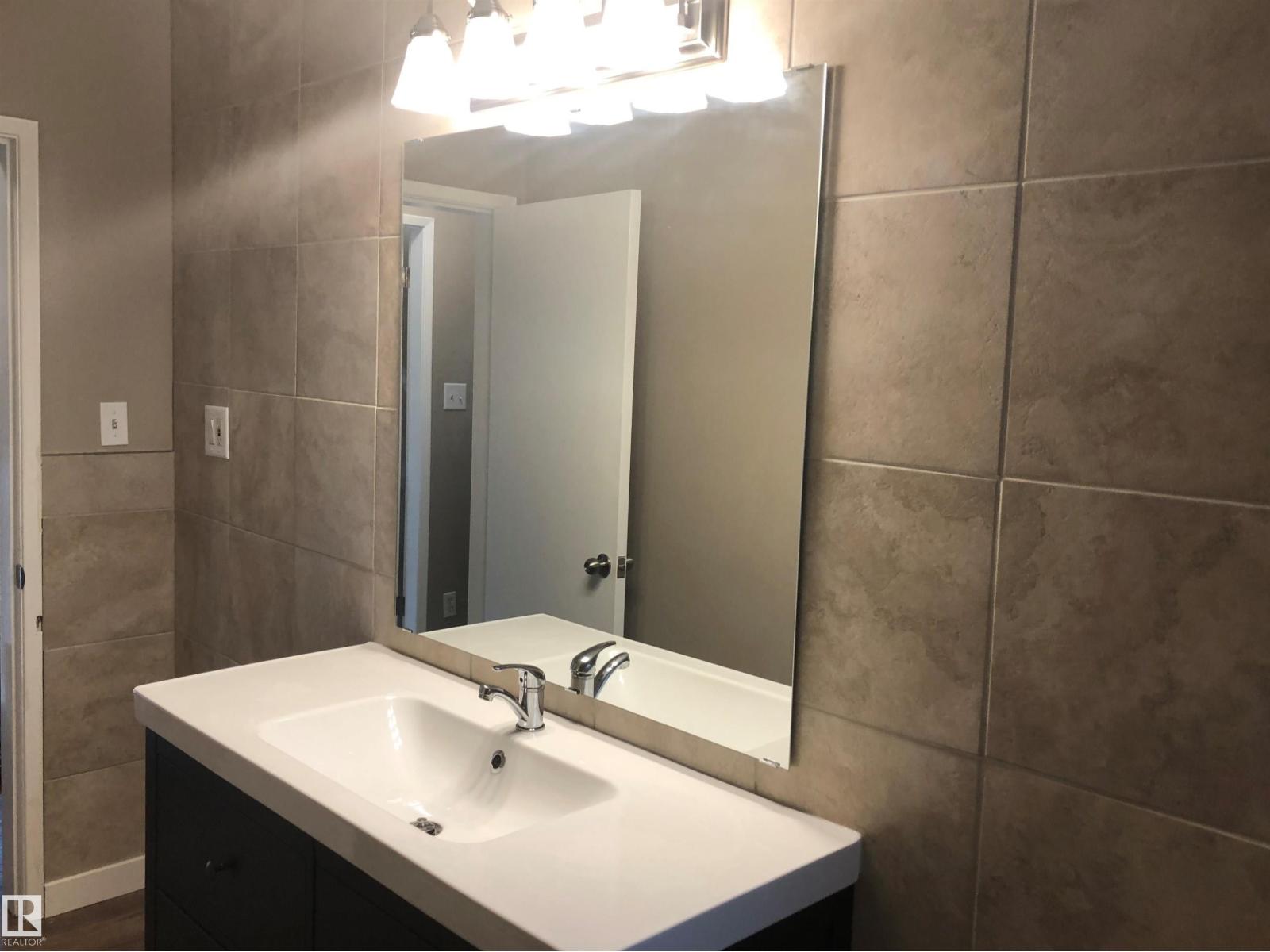 10202 76 St Nw, Edmonton, Alberta  T6A 3A6 - Photo 11 - E4425145