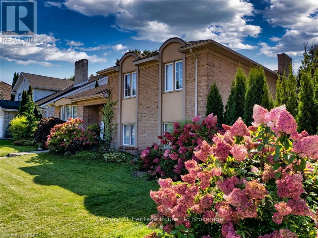 10 Blackfoot Place, Woodstock, Ontario  N4T 1E2 - Photo 4 - X12288303