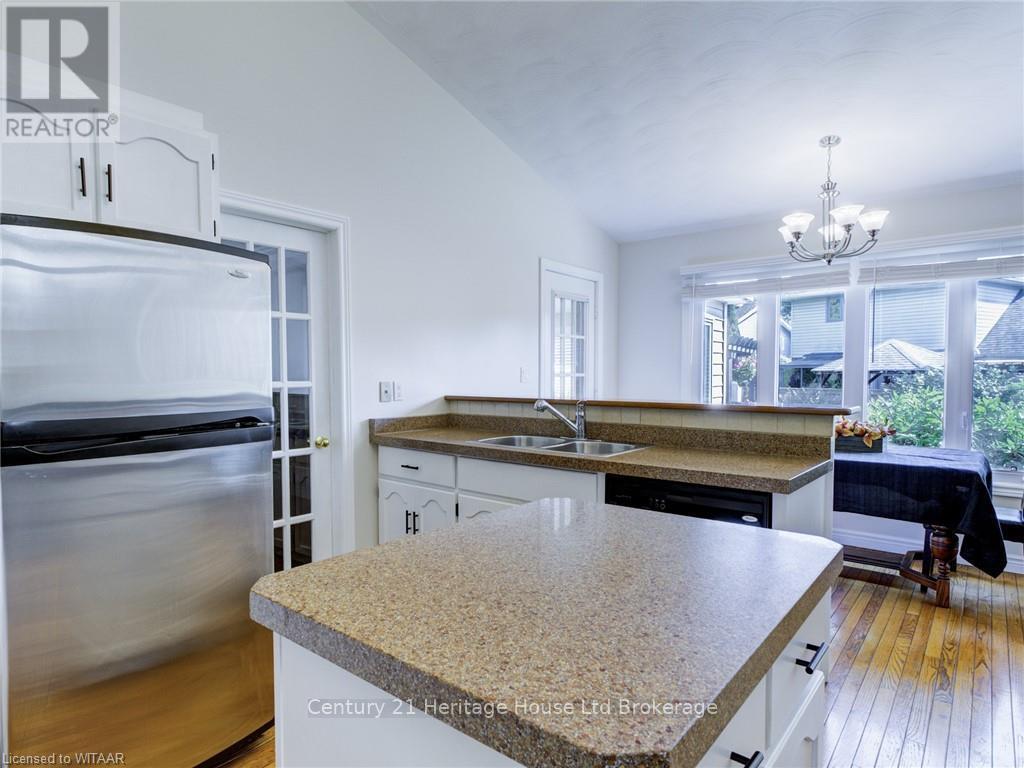 10 Blackfoot Place, Woodstock, Ontario  N4T 1E2 - Photo 6 - X12288303