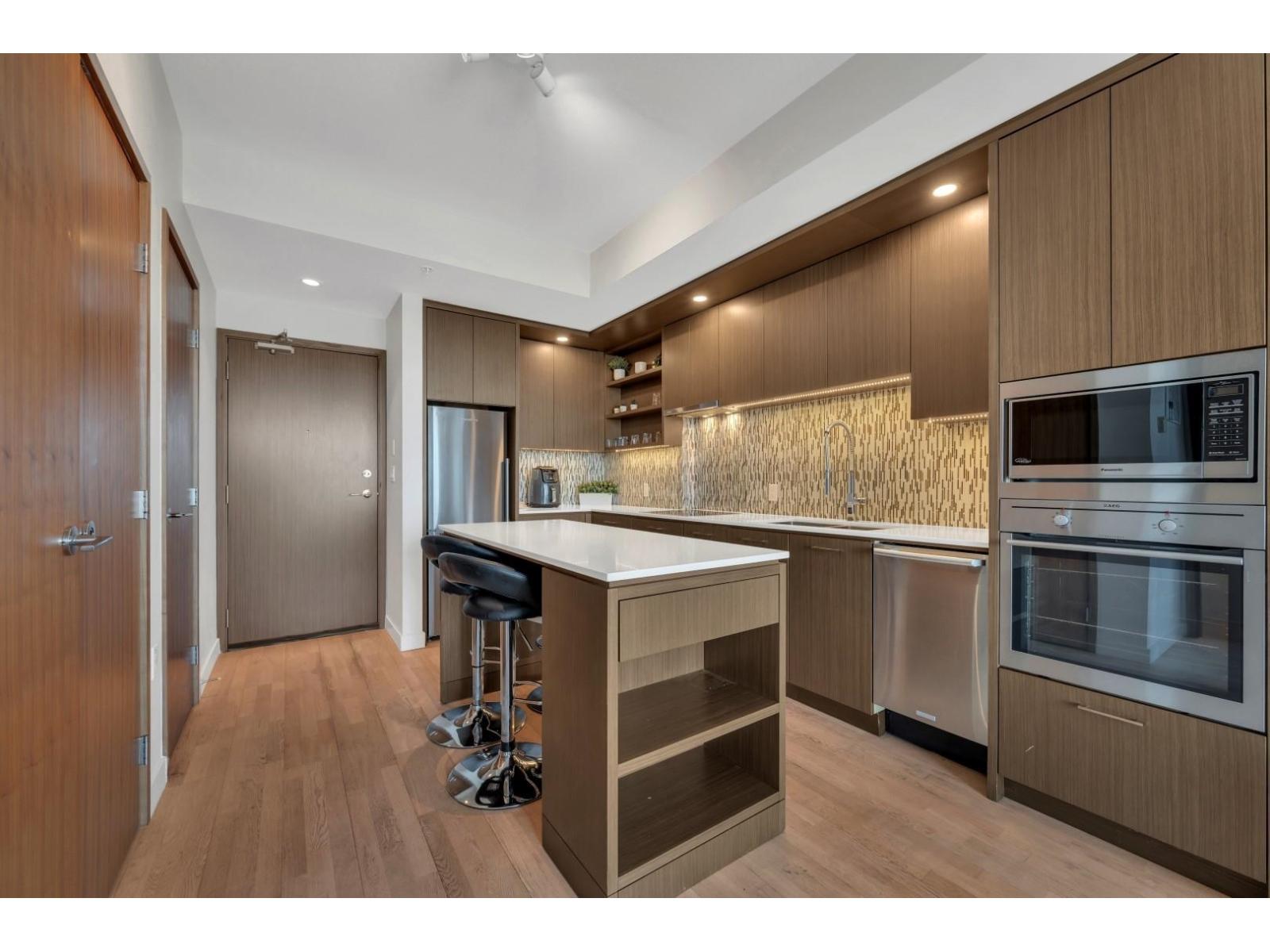3903 13495 Central Avenue, Surrey, British Columbia  V3T 0K2 - Photo 2 - R3054082