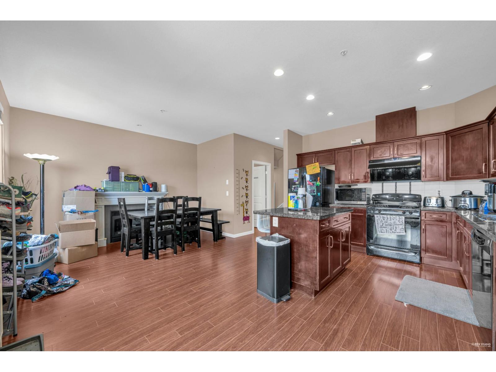 6942 208 Street, Langley, British Columbia  V2Y 0G1 - Photo 2 - R3054081