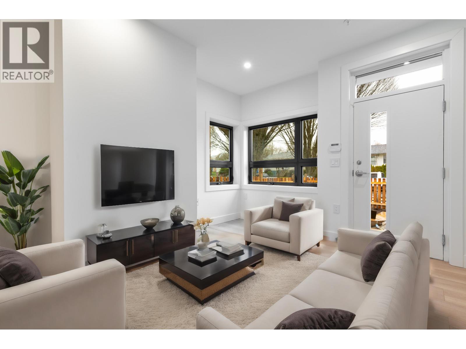2632 WARD STREET, Vancouver, British Columbia