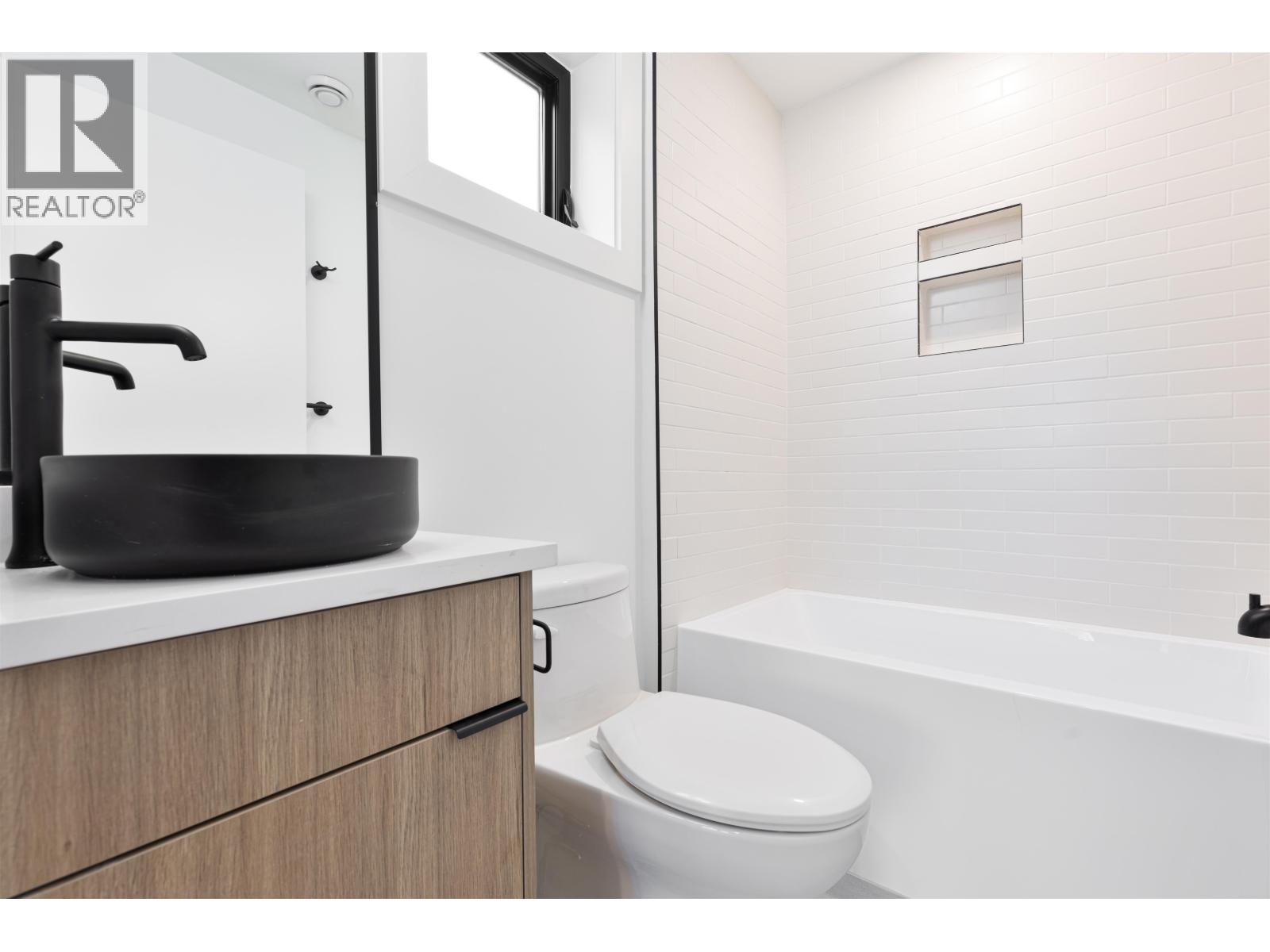 2632 Ward Street, Vancouver, British Columbia  V5R 4S6 - Photo 9 - R2970132