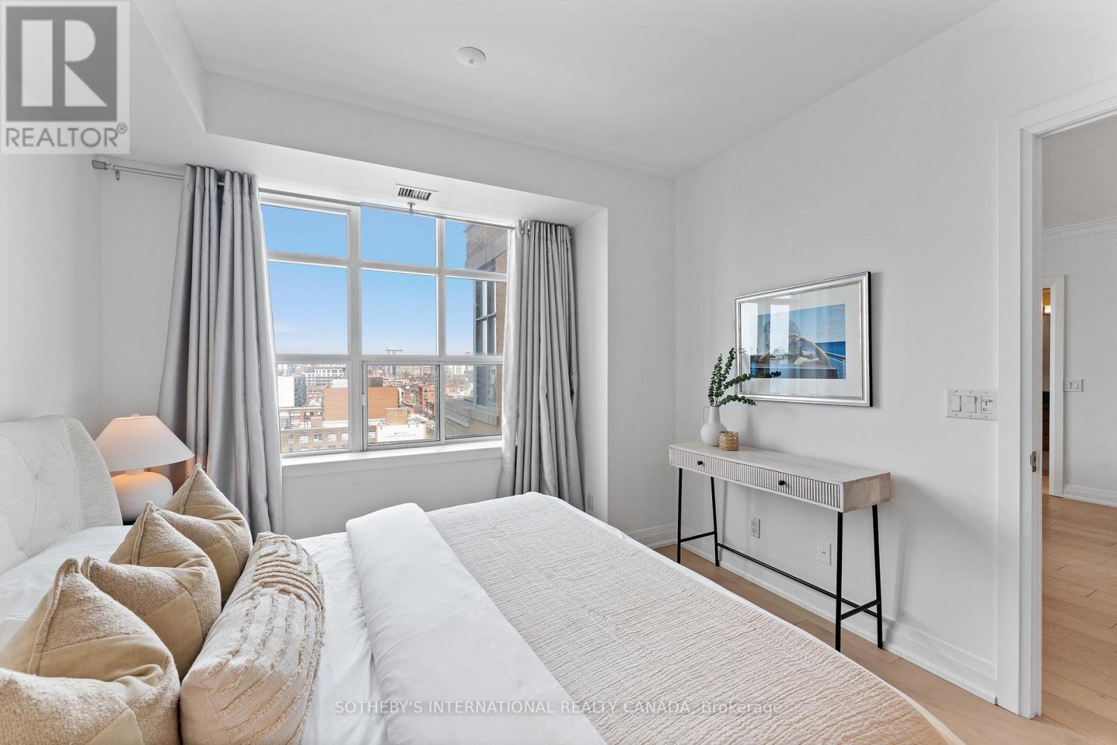 1406 - 438 Richmond Street W, Toronto, Ontario  M5V 3S6 - Photo 11 - C12438124