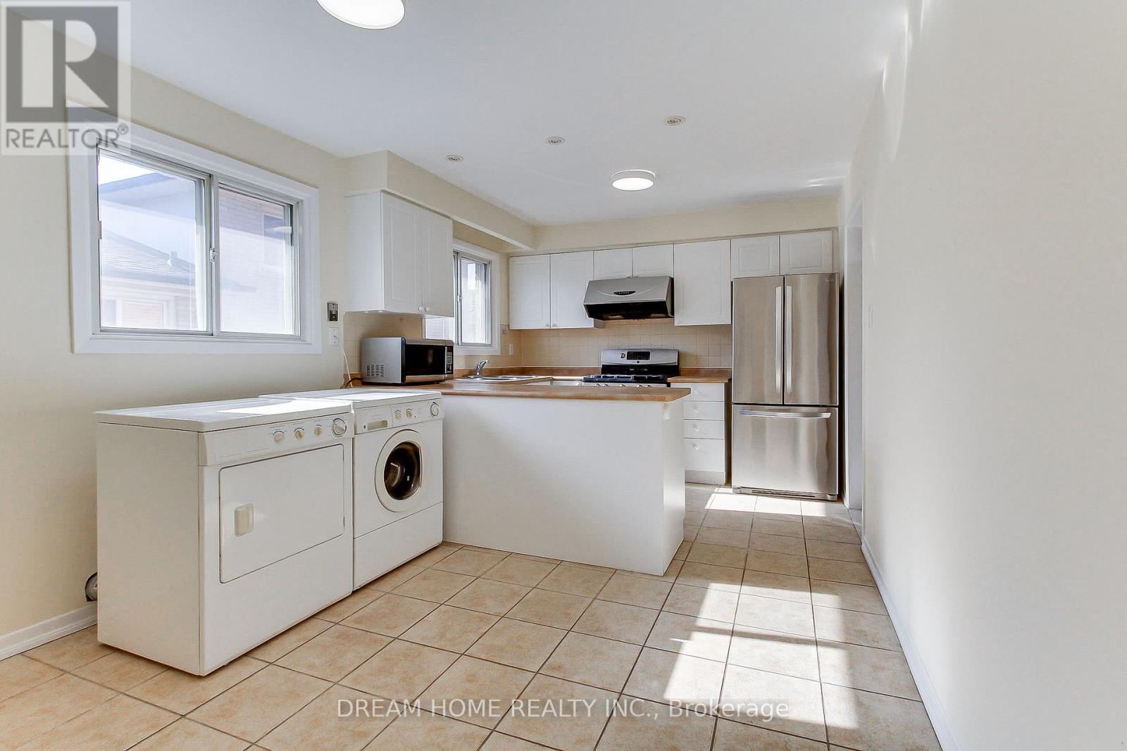 108 Mintwood Drive, Toronto, Ontario  M2M 3A8 - Photo 10 - C12438147