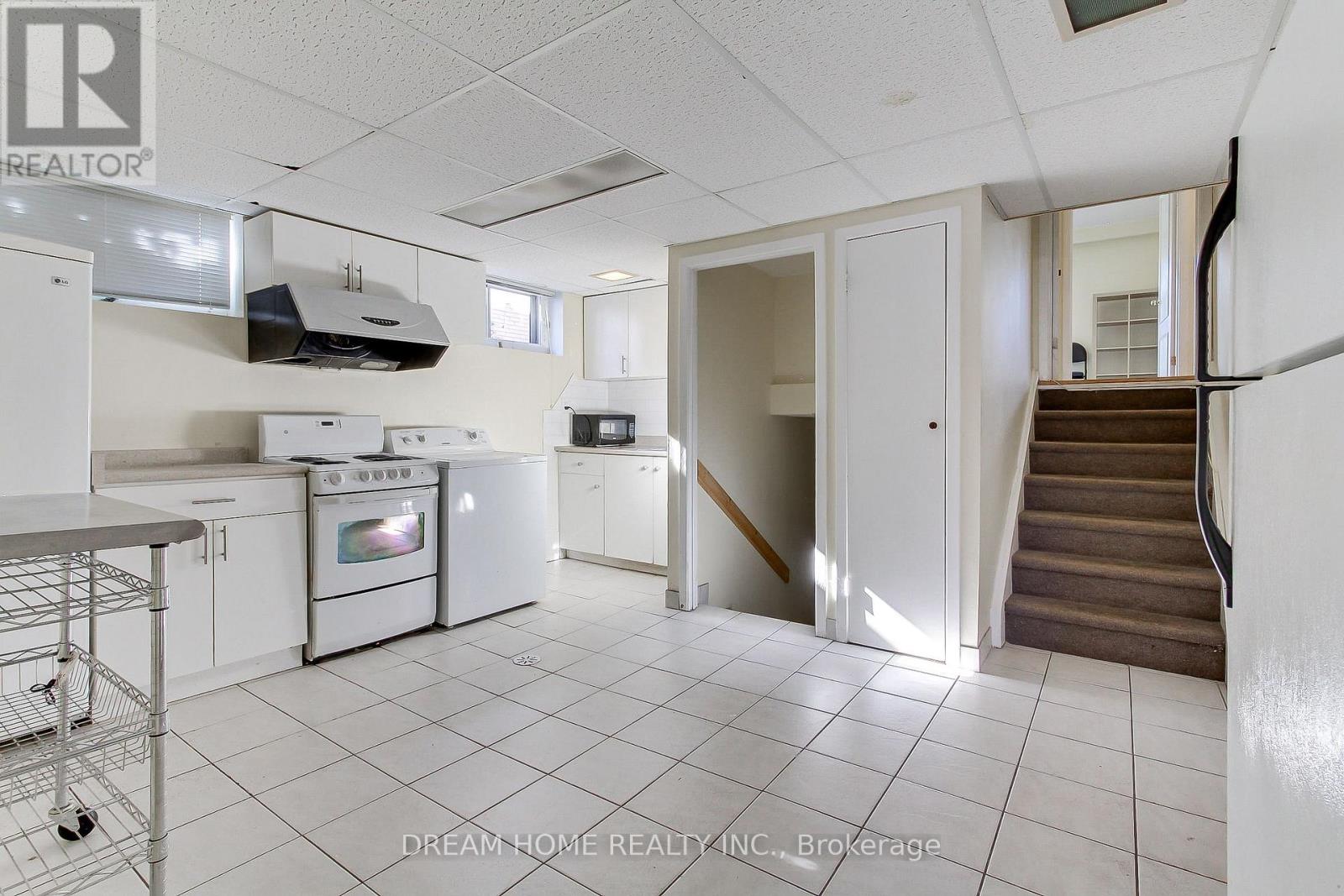108 Mintwood Drive, Toronto, Ontario  M2M 3A8 - Photo 34 - C12438147