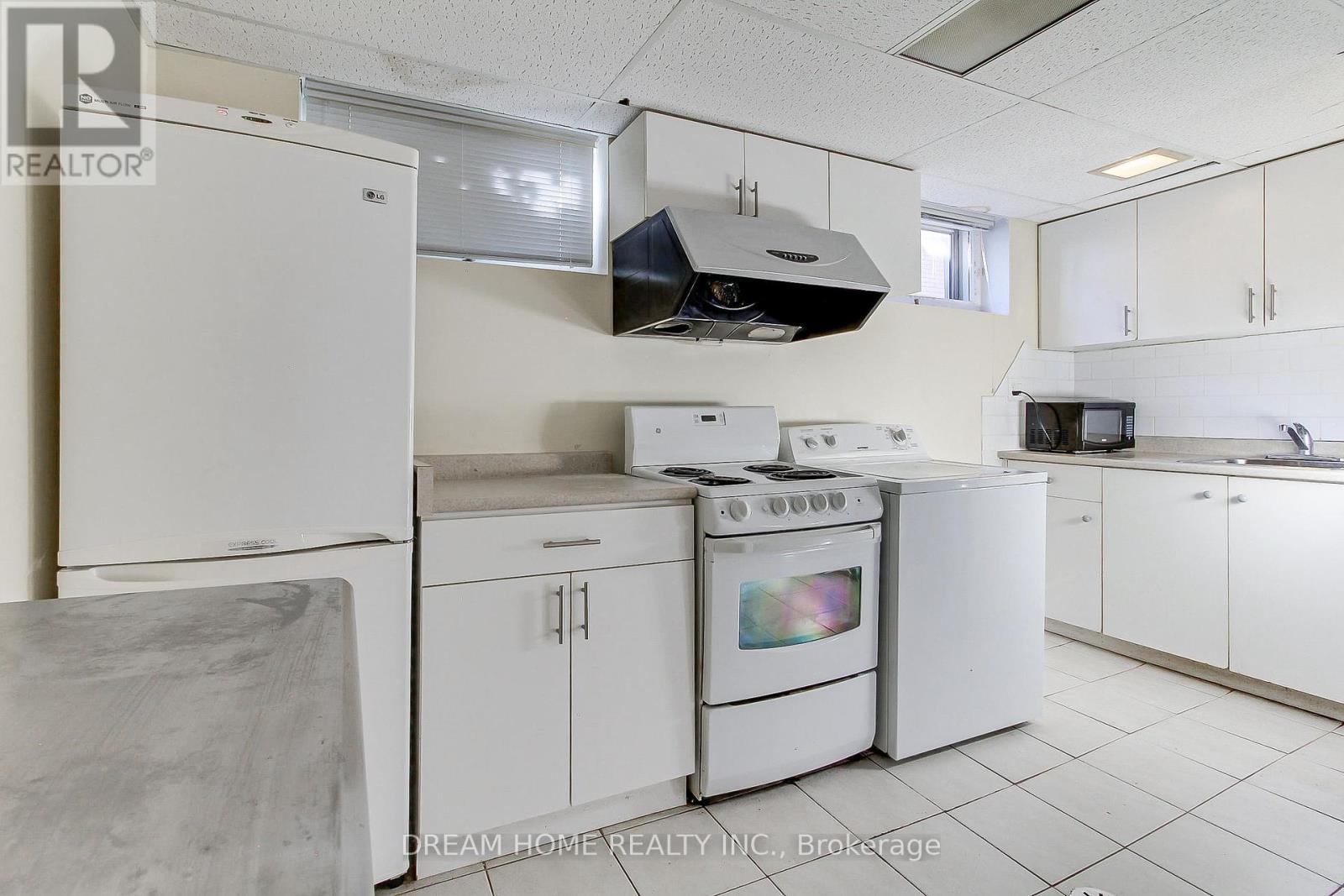 108 Mintwood Drive, Toronto, Ontario  M2M 3A8 - Photo 35 - C12438147