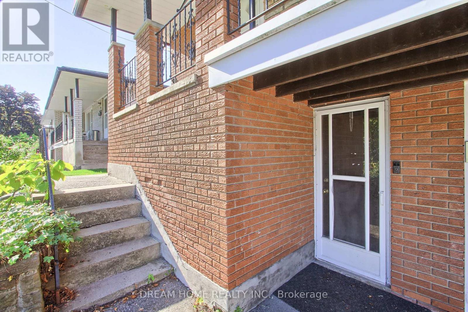 108 Mintwood Drive, Toronto, Ontario  M2M 3A8 - Photo 4 - C12438147