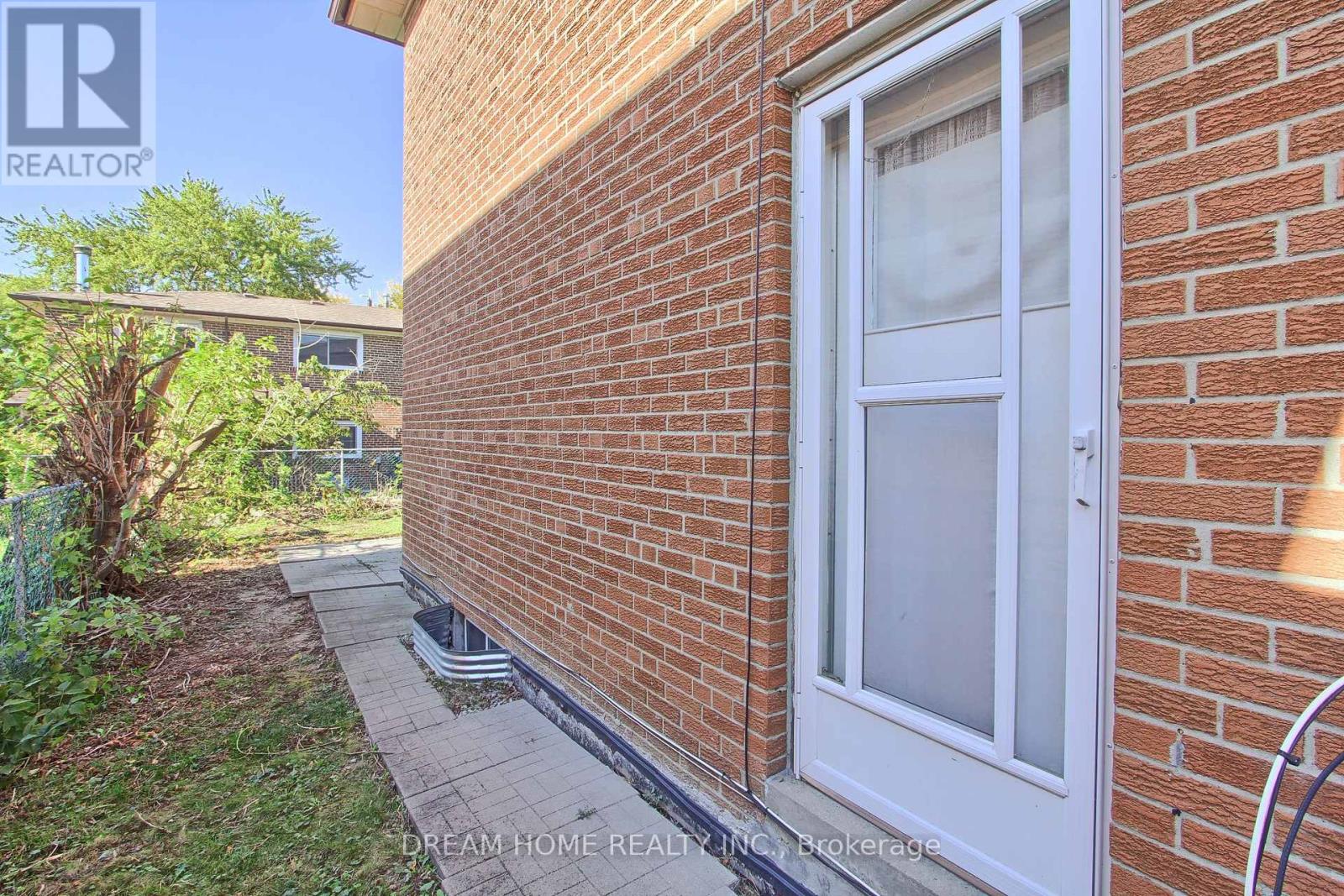 108 Mintwood Drive, Toronto, Ontario  M2M 3A8 - Photo 41 - C12438147