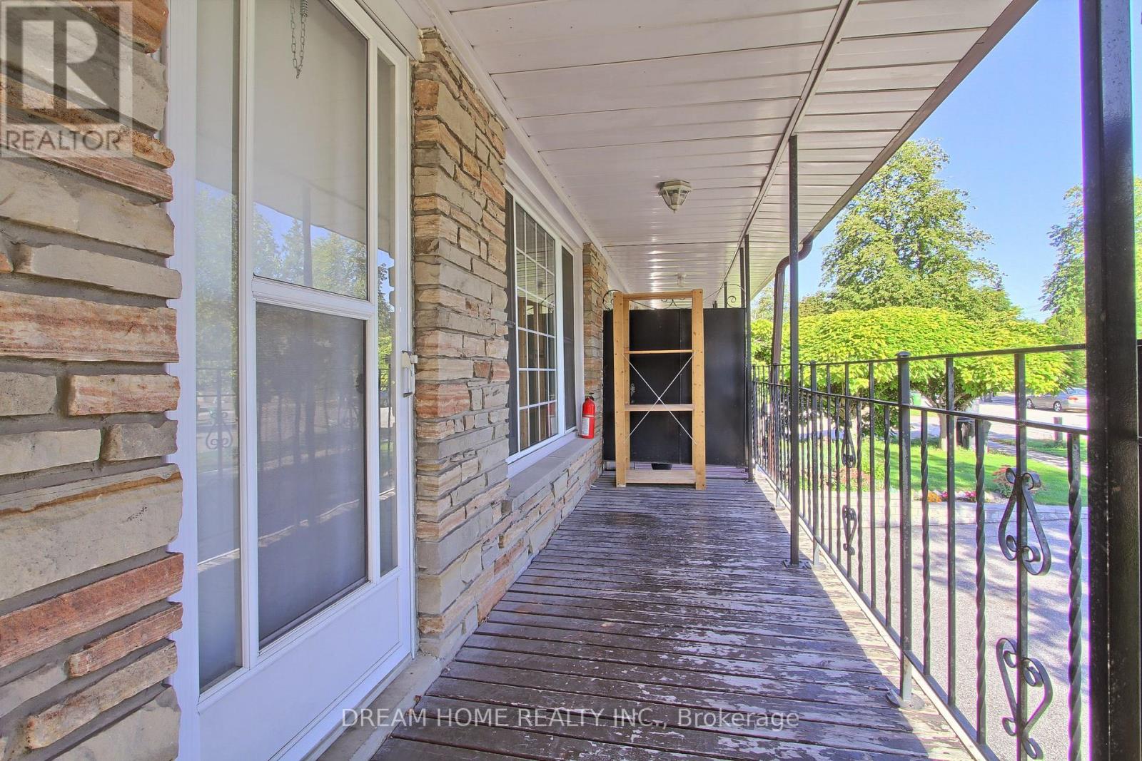 108 Mintwood Drive, Toronto, Ontario  M2M 3A8 - Photo 5 - C12438147