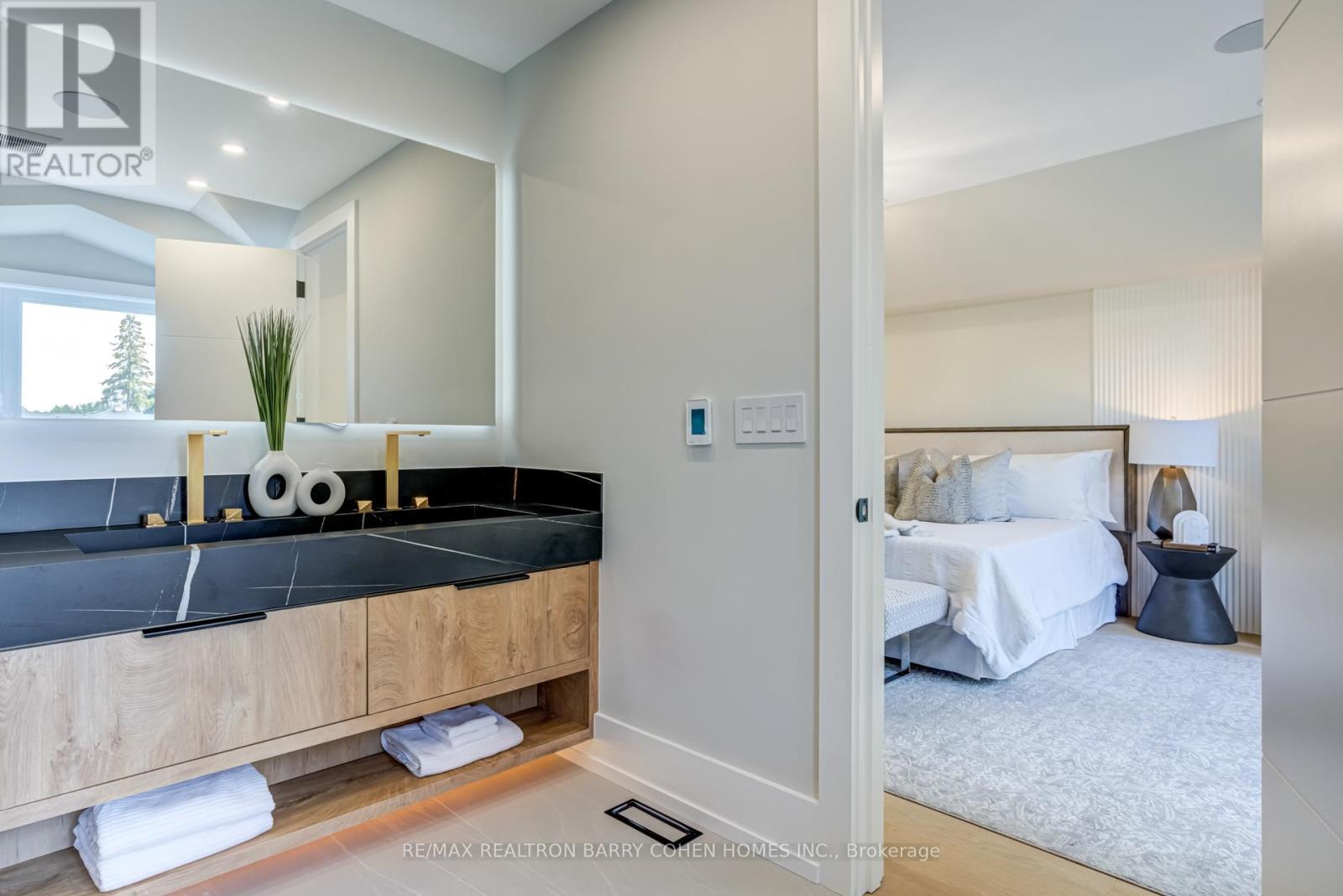 594 Broadway Avenue, Toronto, Ontario  M4G 2S5 - Photo 28 - C12438155