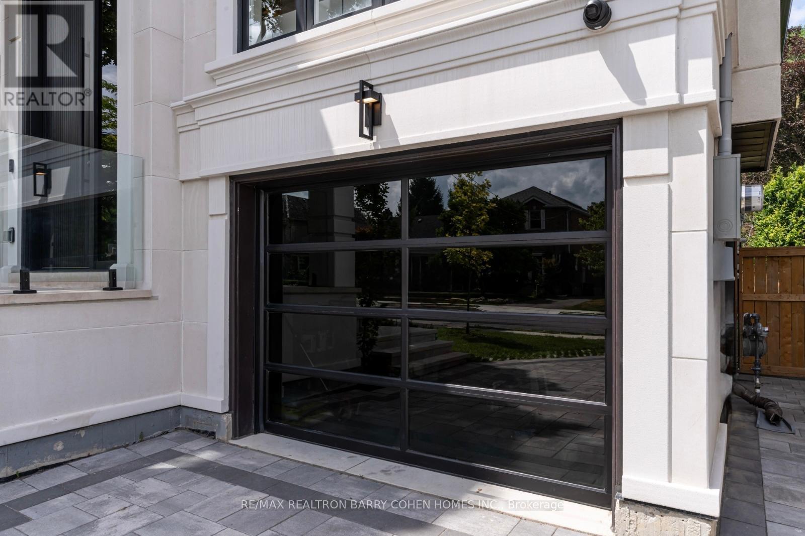 594 Broadway Avenue, Toronto, Ontario  M4G 2S5 - Photo 3 - C12438155